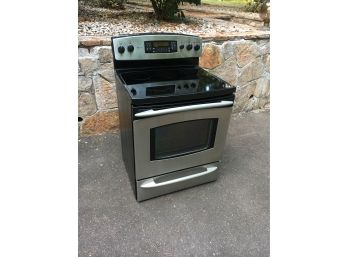 E122 Excellent Condition GE Profile Stove And Oven, Works Great