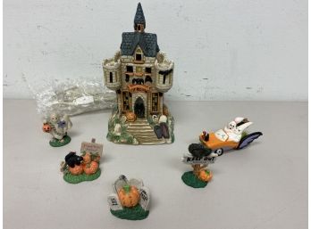 Midwest Cannon Falls Creepy Hollow Dracula Castle And  Halloween Figures