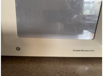 GE Turntable Microwave Oven Model JES738WJO2