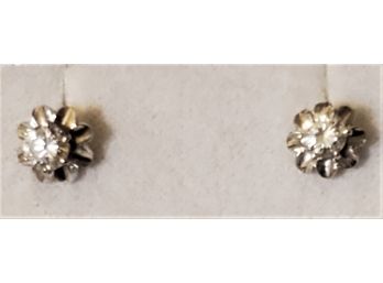 Stunning Pair Of 22K White Gold & Diamond Ladies Stud Earrings