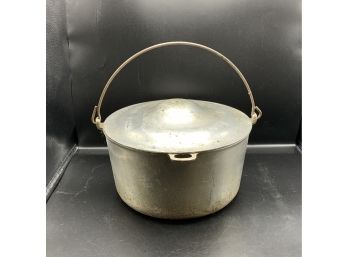 Metal Vintage Dutch Oven With Lid And Handle