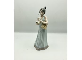 Nadal  Figurine ~  Lady With A Basket ~