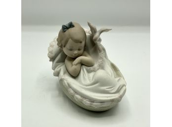 Lladro Baby In A Basket - Comforting Dreams