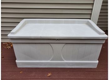 Large Suncast Deck/pool/patio Storage Box W/built In Seat