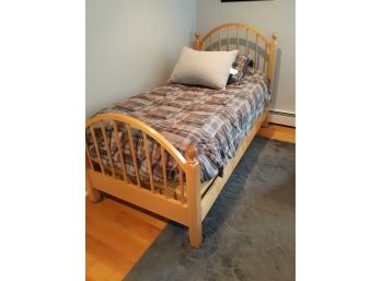 Twin Maple Spindle Bed By Stanley Furniture