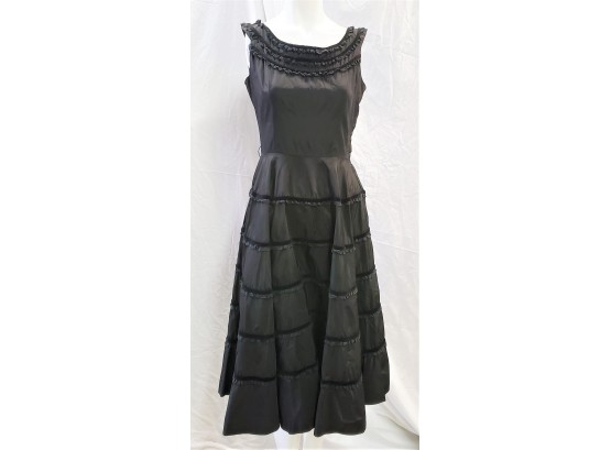 Vintage 1950s/1960s Ladies Fit & Flair Sleeveless Little Black Dress - Size Small