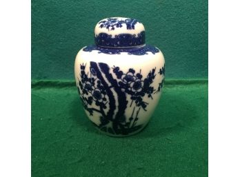 Beautiful Estate Fresh Vintage Porcelain Blue And White Ginger Jar. In Excellent Condition. No Chips Or Cracks