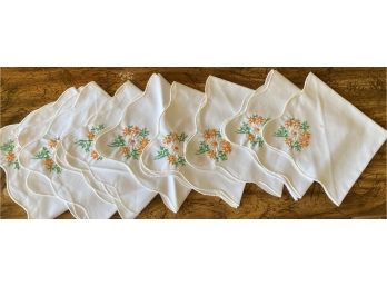 Oval Table Cloth With 8 Matching Napkins