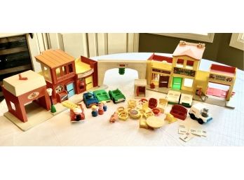 Vintage Fisher Price ~ Play Family Village #997 ~ 1973