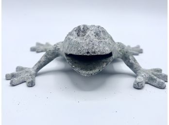 Metal/Bronze Garden Frog