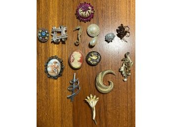 Vintage Lot Of  Lovely Brooches And Pins
