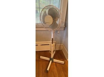 Windmere Oscillating Floor Fan