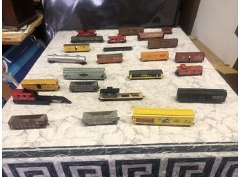 Large Vintage Lot Of 24 Rolling Stock HO Scale Cars - Mantua - Tyco - Life Like & More In Very Good Condition
