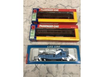 Lot Of 3 LIFE LIKE HO Scale Train Cars Rolling Stock - Caboose With Spot Light - 2 PENNSYLVANIA PASS CARS