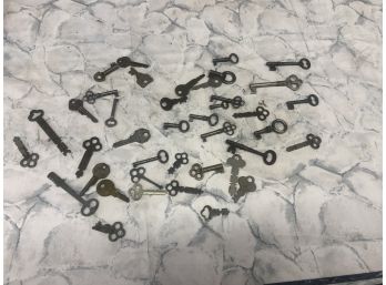 Lot Of 40 Vintage  Keys Many Of Them The Very Old SKELETON KEYS