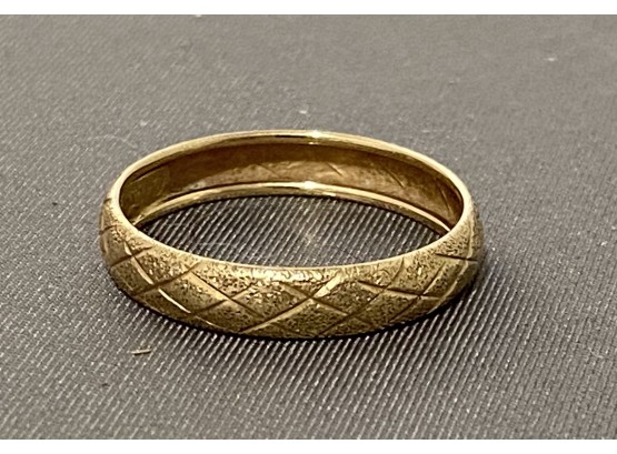 10 Kt Gold Band Size 9 (.9 G)