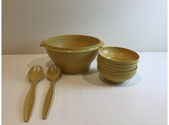 Tupperware Salad Bowl Set