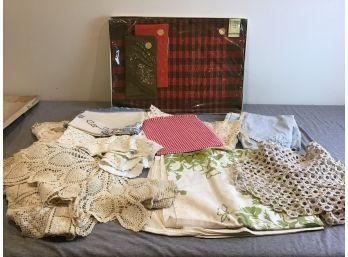 Linen And Doilies Lot