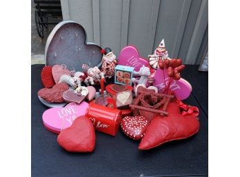 St Valentine Décor - Light Up Heart - Featuring  Annalee Elephant