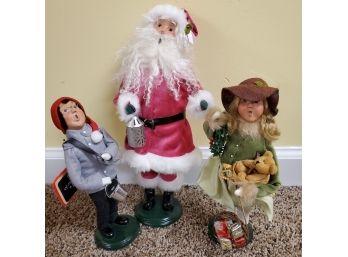 2009 Signed Byers Choice Carolers Santa And 2 Children