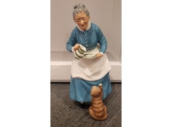 Vintage Royal Doulton Figurine  - The Favorite H.n 2249