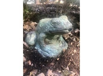 Unique Solid And Heavy Concreate Frog Fountain