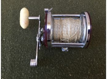 Penn Jig Master No. 500 Salt Water Fishing Reel With Braided Line. Made In U.S.A. In Excellent Condition.