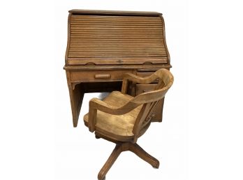 Small Antique Oak Rolltop Desk (44' X 31' X 47' ) & Oak Chair
