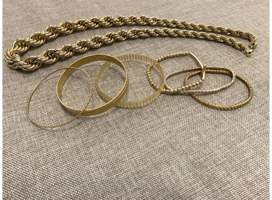 Gold Tone Rope Necklace With 6 Bracelets