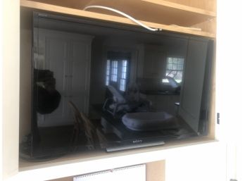 Sony Bravia 32' Television With Articulating Arm Wall Mount