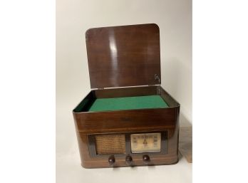 Delco Model R-1185 Wood Cabinet Radio Phonograph