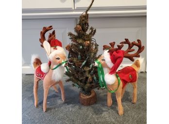 Annalee Reindeer Lot With Lit Tree