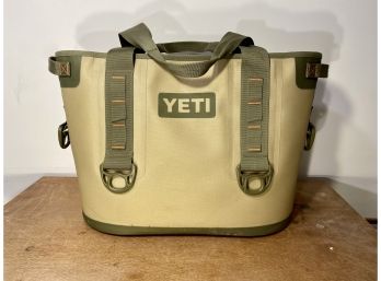 YETI Heavy Duty Hopper 20 Cooler Bag