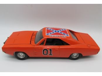 1981 ERTL 1/24 Scale General Lee Car, Dukes Of Hazzard Dodge Charger Die Cast. 8  1/4' Long. Good Condition
