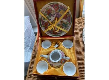Chinese Gift Box With Tea Set