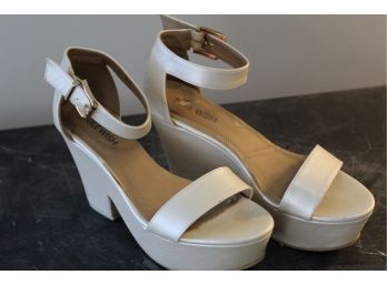 Sole Wish Size 6 Platform Strappy Shoes