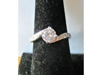 Jewelry - Sparkling Ladies Ring