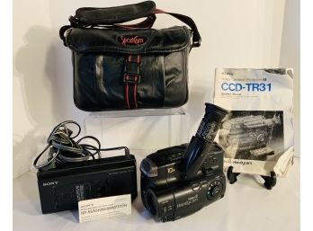 1992 Vtg Sony CCD-TR31 Video 8 Handycam, Case & Charger Tested For Power  (see Description)