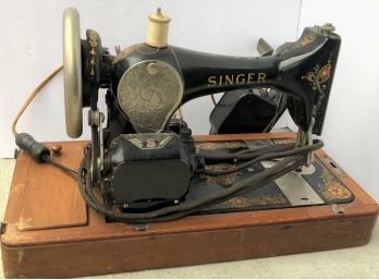 Antique 1910 Singer Sewing Machine In Wooden Coffin Case UNTESTED (see Description)