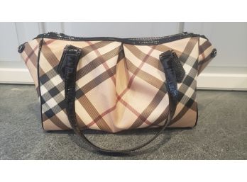 Burberry Purse Open Button With 2 Zipped Sides. With Dust Bag