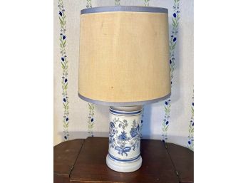 BlueWhite Vase Form Table Lamp