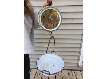 Double Sided Hanging Penn Scale Mfg. Co. Country Store Scale With Metal Basket, Bracket And Enamel Pan.