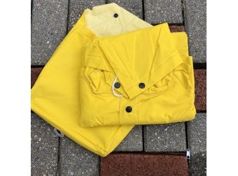 Coleman Packable Yellow Raincoat Size Medium
