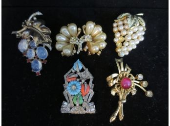 Collection Of 6 Brooches