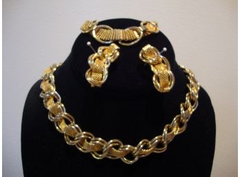 Hobe Mesh Link Gold Tone Set Necklace, Bracelet, And Clip Earrings