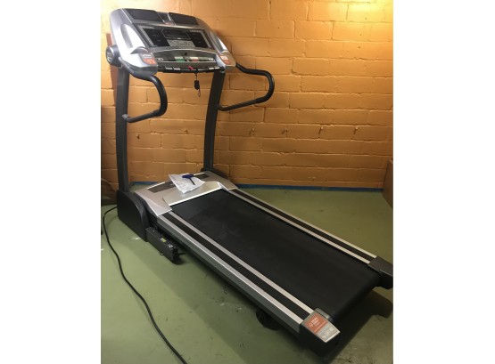 HORIZON ETRAK Treadmill With Many Features