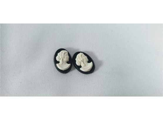 Plastic Black And White Cameo Pieces