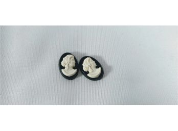 Plastic Black And White Cameo Pieces