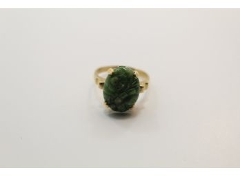 14k Yellow Gold Carved Jade Ring  Size 8 Sc