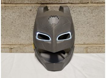 2015 Mattel Talking Batman Vs. Superman Mask With Voice Changer & Light Up Eyes